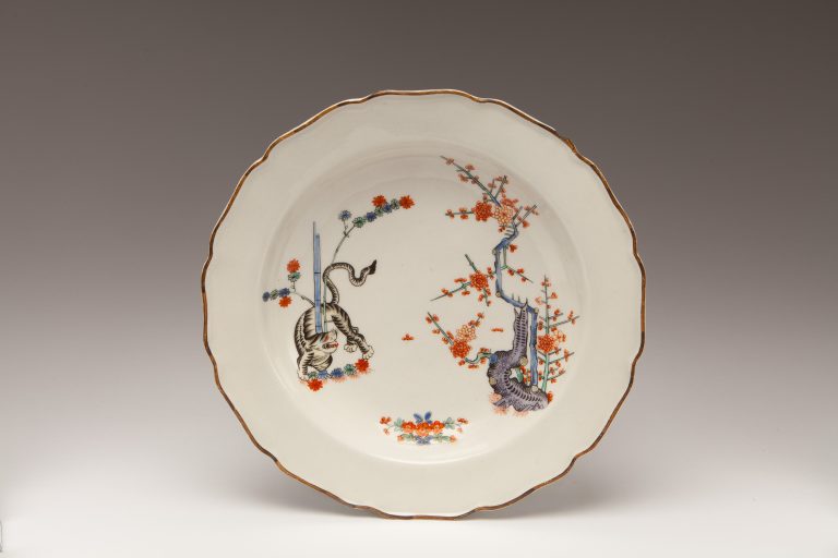 Plate with the "Yellow Tiger" pattern English Ceramic Circle